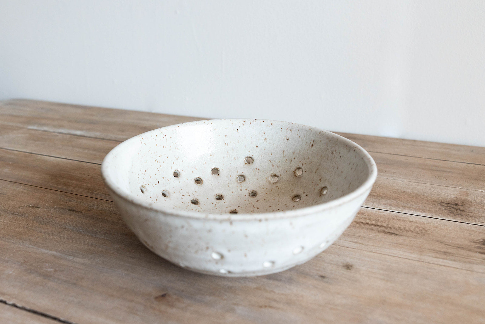 Berry Bowl in Speckled White with Glazed Rim